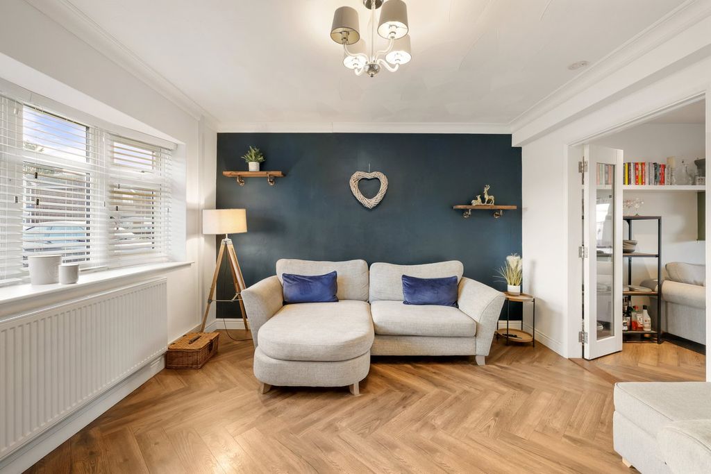 Property photo 3 of 23