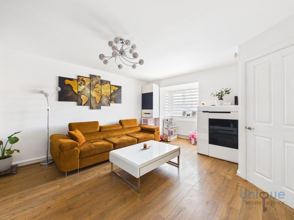 Property photo 3 of 24