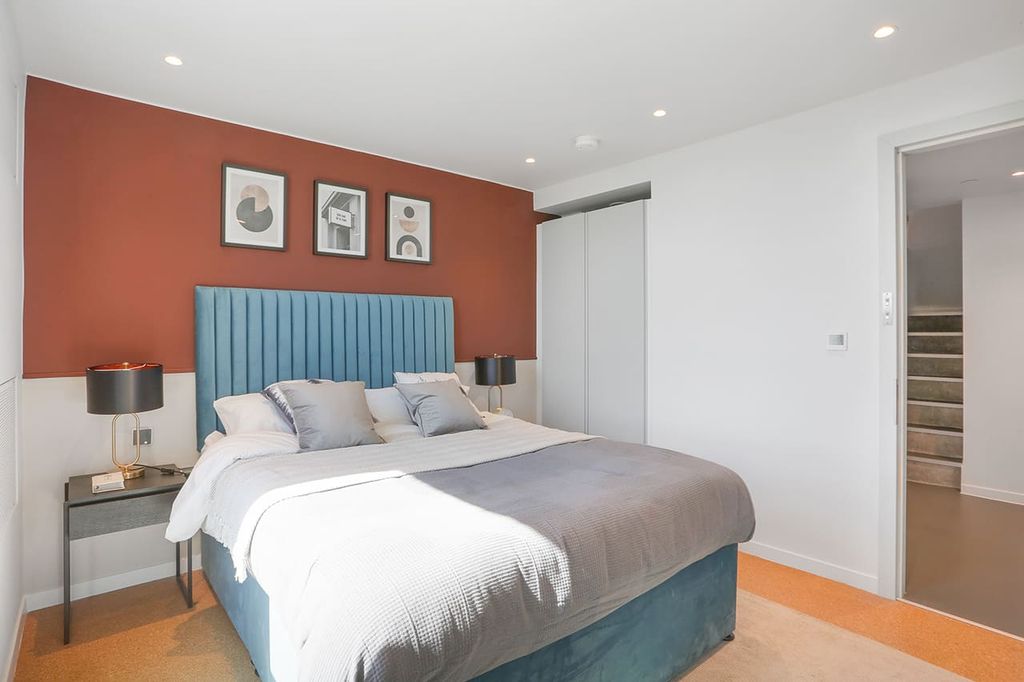 Property photo 1 of 32