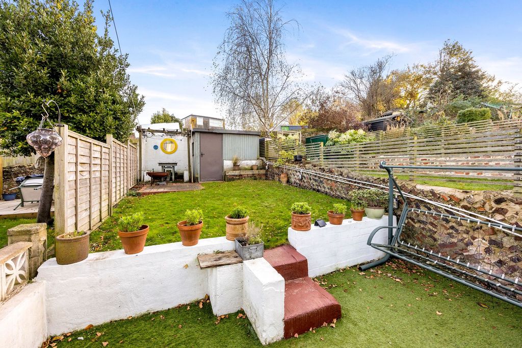 Property photo 2 of 23