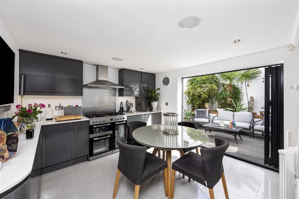 Property photo 2 of 17 Foundry Street, 11-014.Jpg