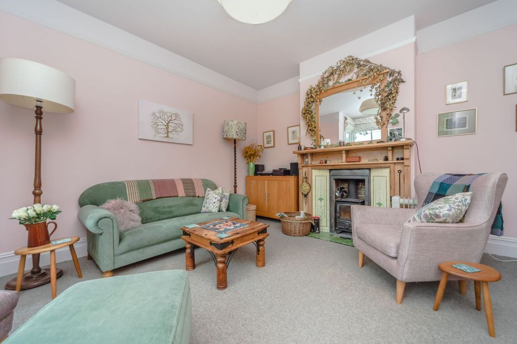 Property photo 2 of 31
