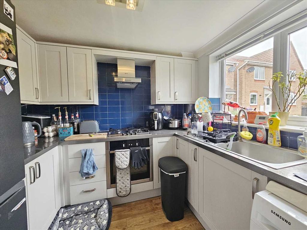 Property photo 2 of 8 Kitchen: