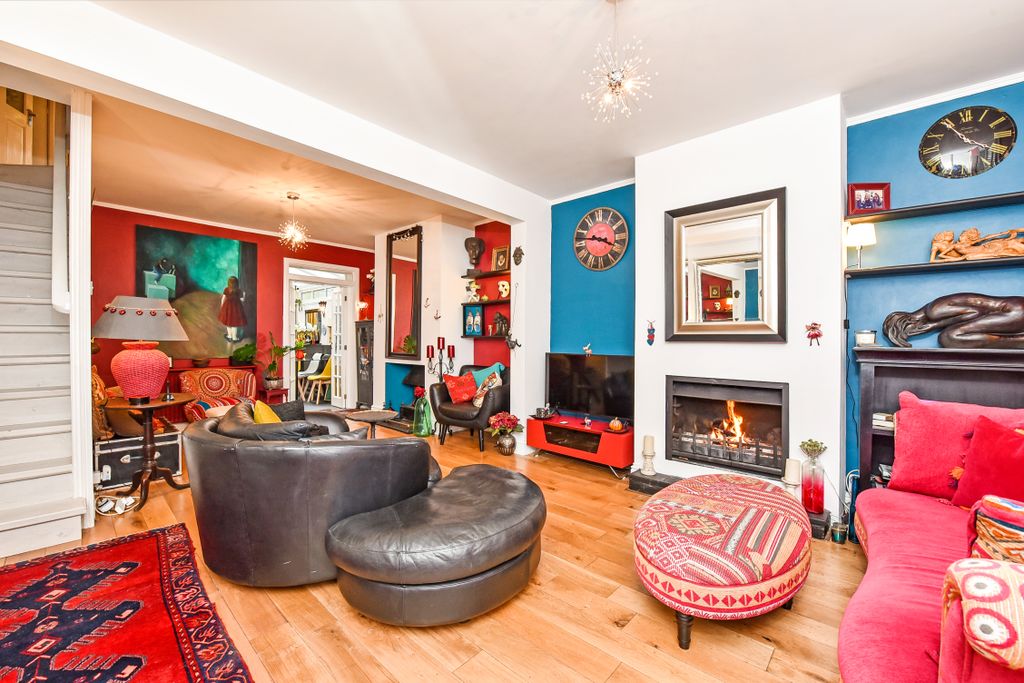 Property photo 2 of 25