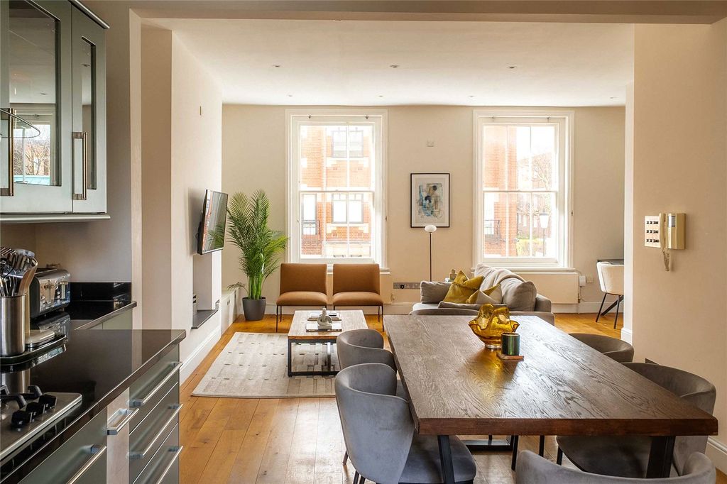 Property photo 3 of 16 Dining Space