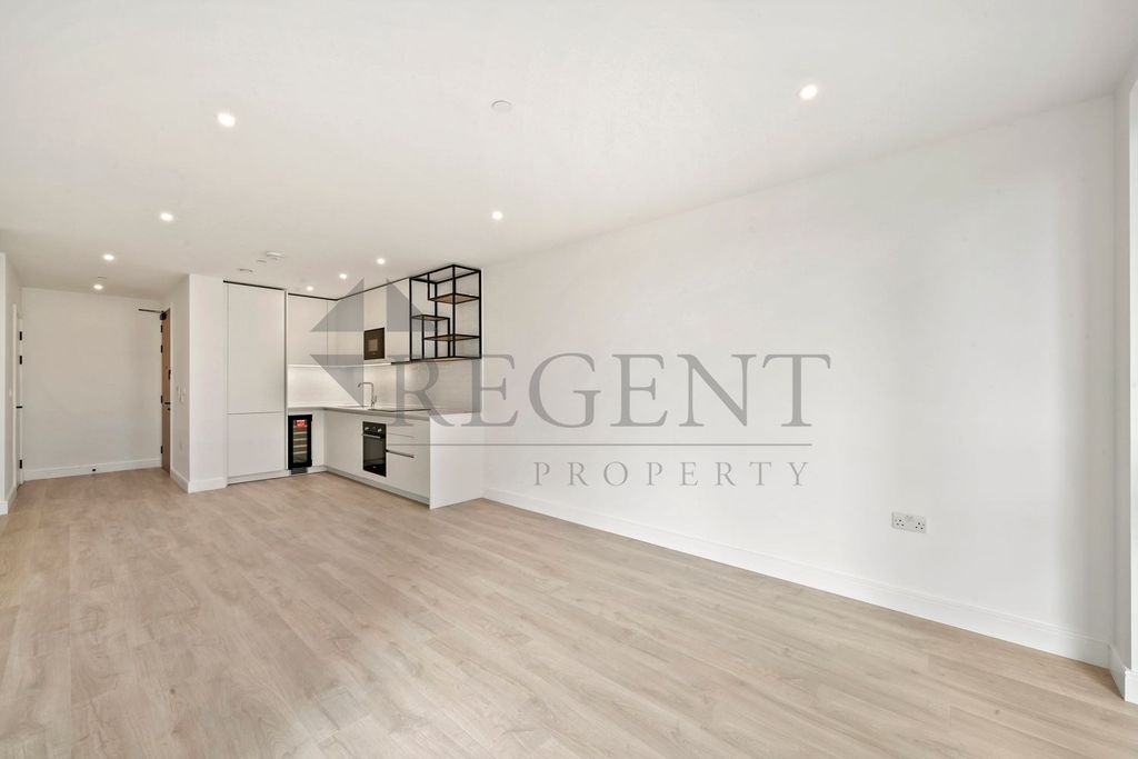 Property photo 3 of 10 Open Plan