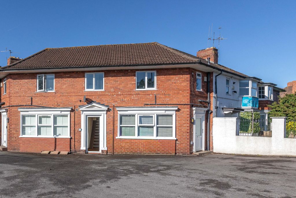 Property photo 2 of 9 Photo 9