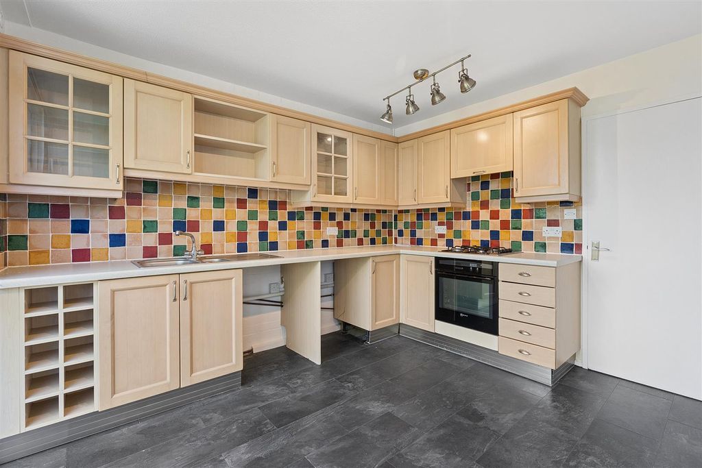 Property photo 2 of 16 Kitchen/Diner