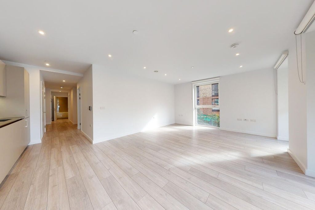 Property photo 3 of 32