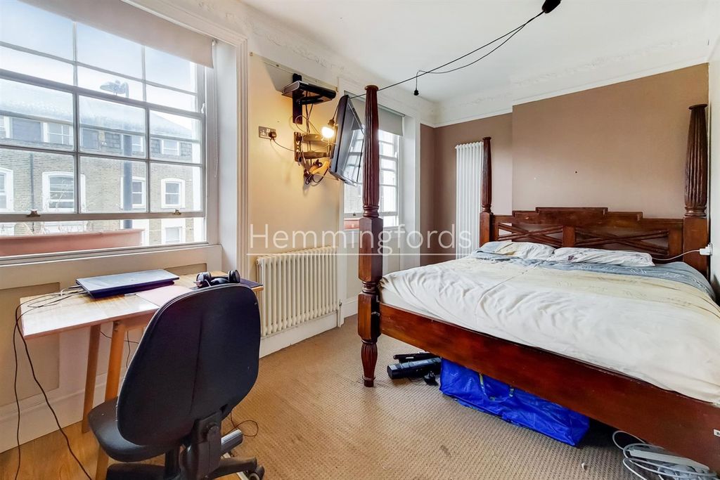 Property photo 2 of 11