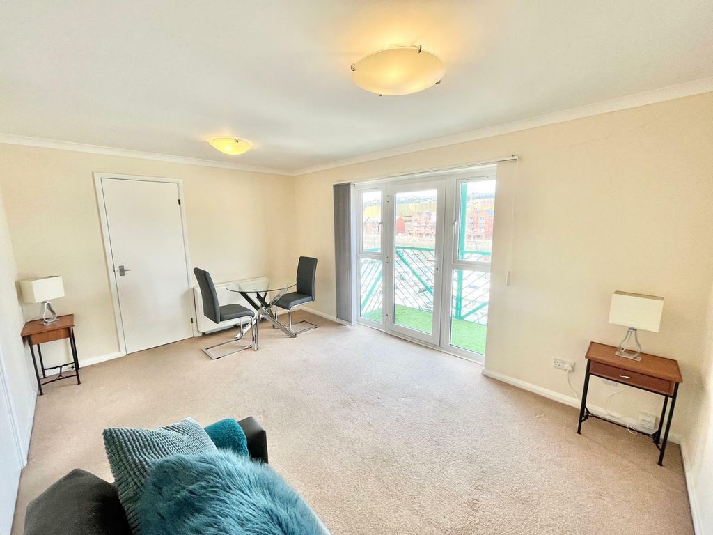 Property photo 3 of 27