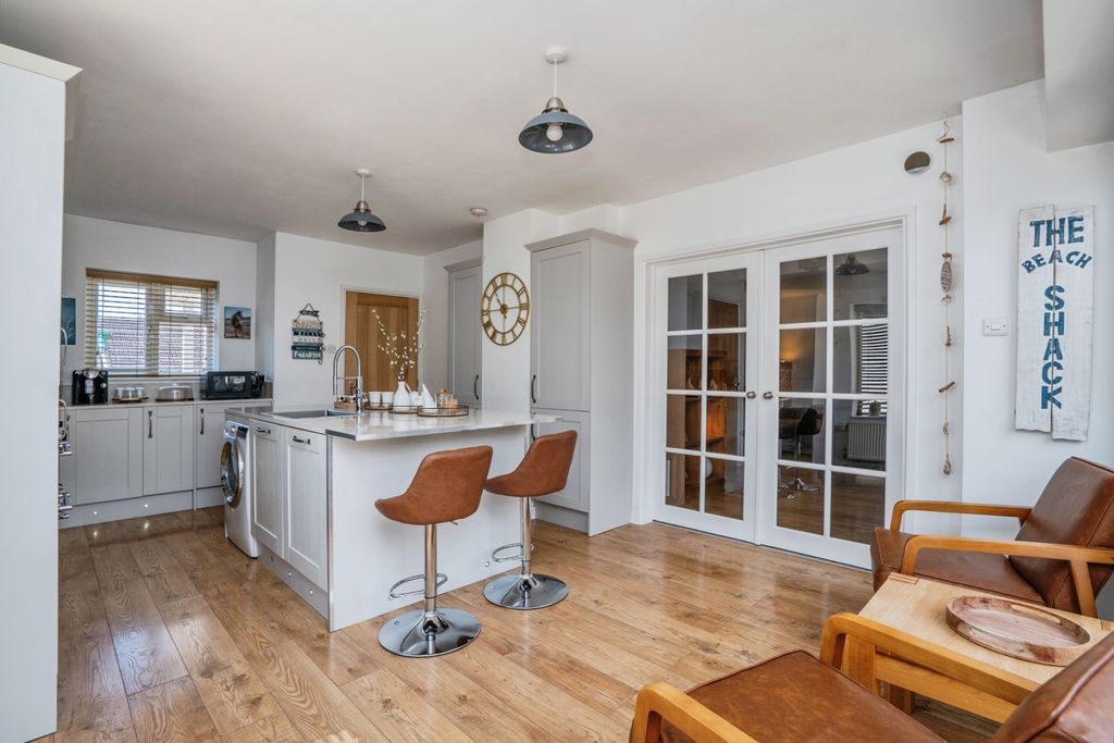 Property photo 3 of 19 Pbox-Img.Jpg