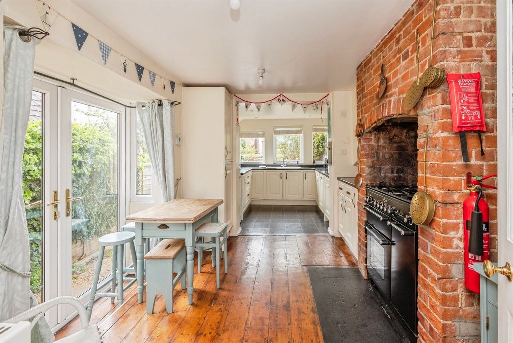 Property photo 2 of 31