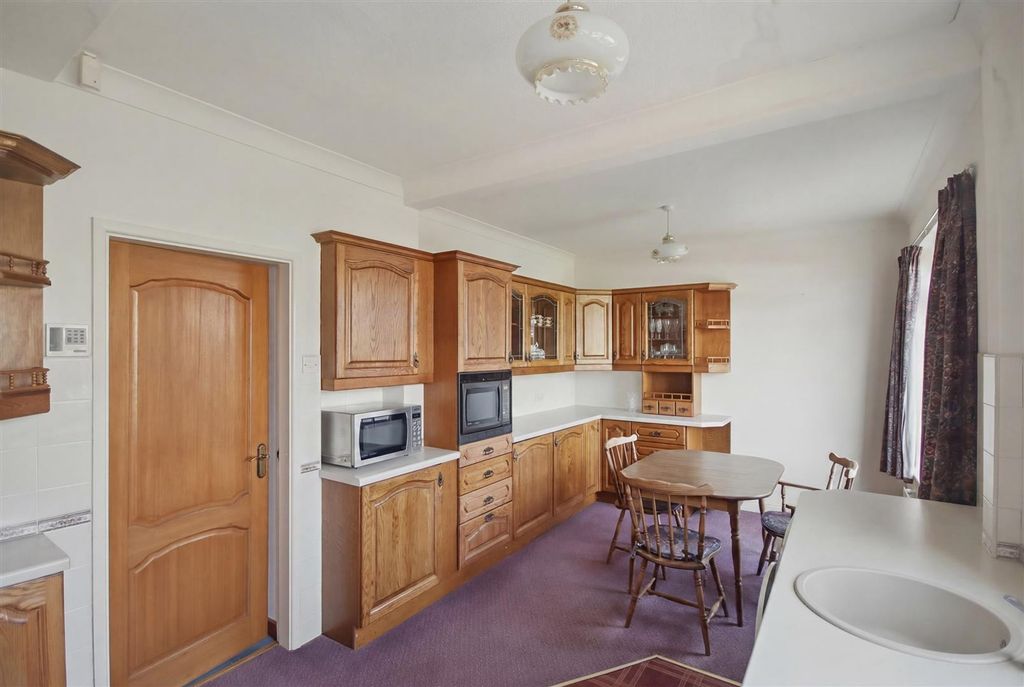 Property photo 2 of 15 Kitchen/Diner
