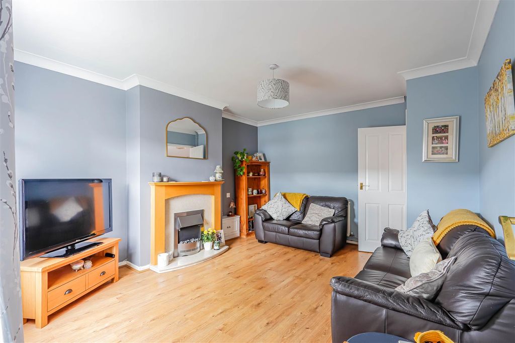 Property photo 2 of 16 Glen Mavis Way .Jpg