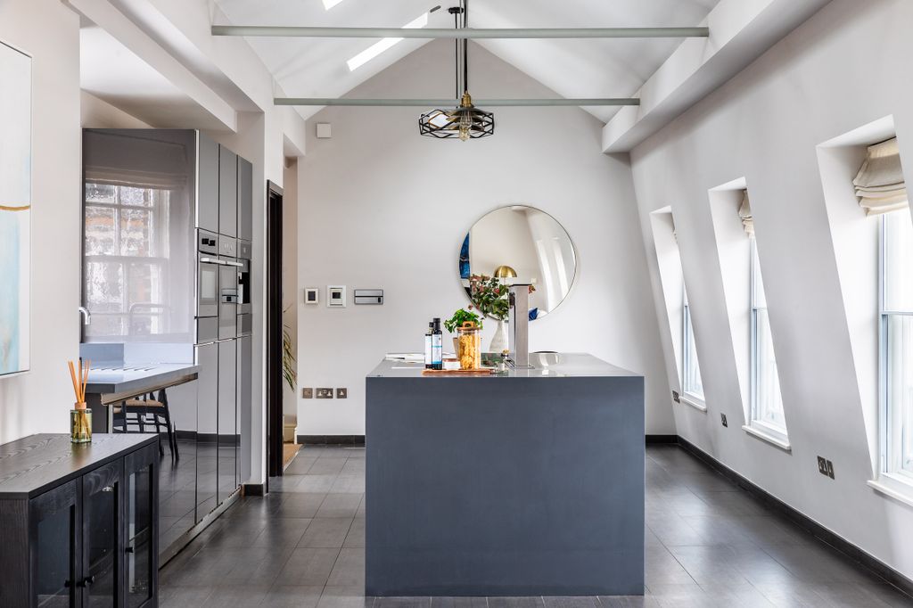 Property photo 3 of 26 Garrick_Street_WC2