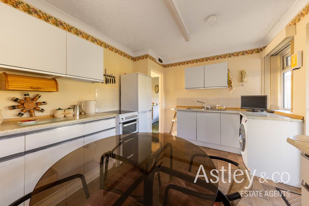 Property photo 3 of 13 Kitchen