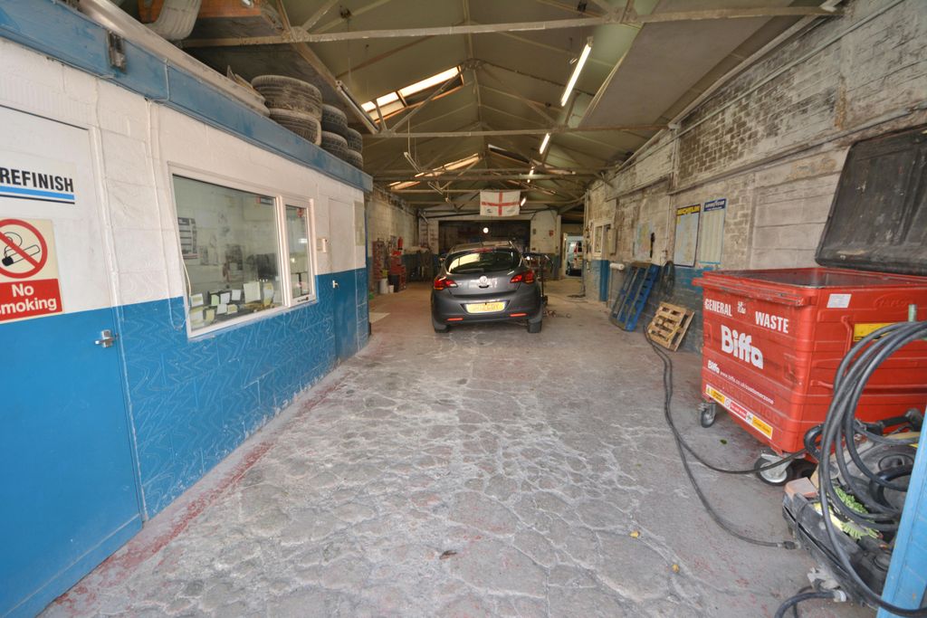 Property photo 2 of 12 Workshop