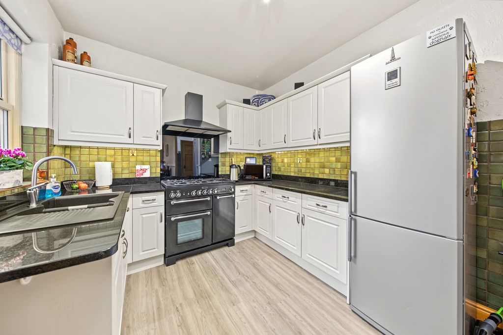 Property photo 3 of 35 Kitchen