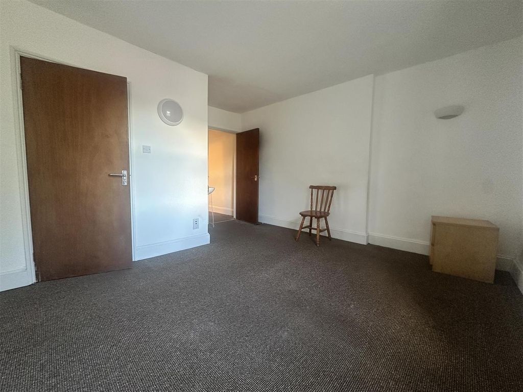 Property photo 3 of 9 Bright And Spacious Double Bedroom With Carpet...