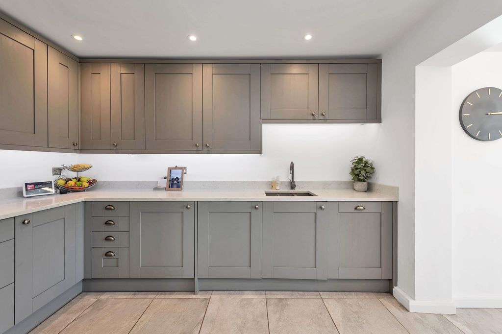 Property photo 3 of 23