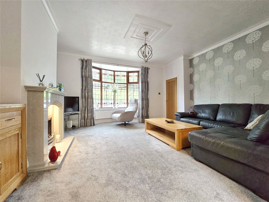 Property photo 3 of 27 Bay-Fronted Lounge