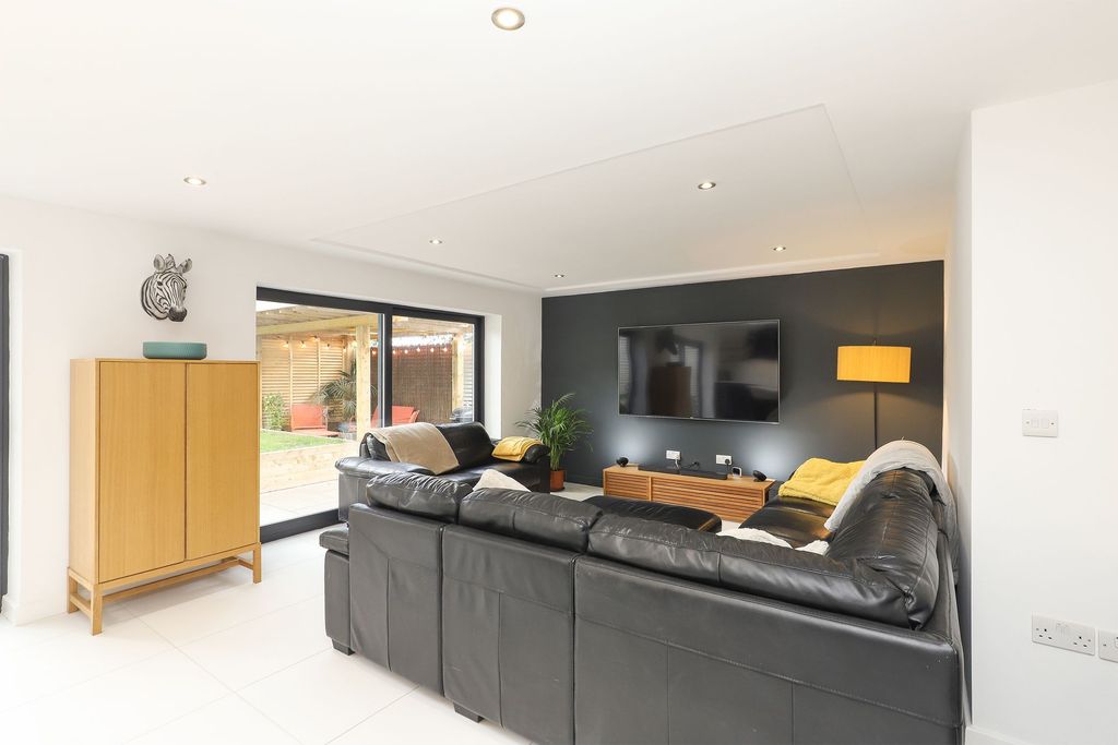 Property photo 3 of 26