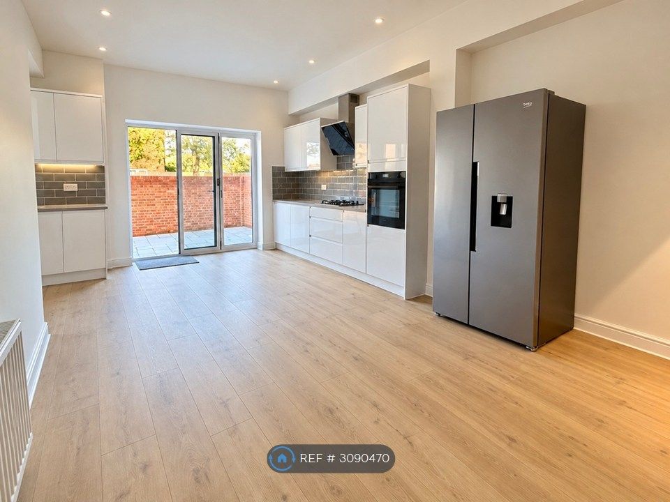 Property photo 2 of 23
