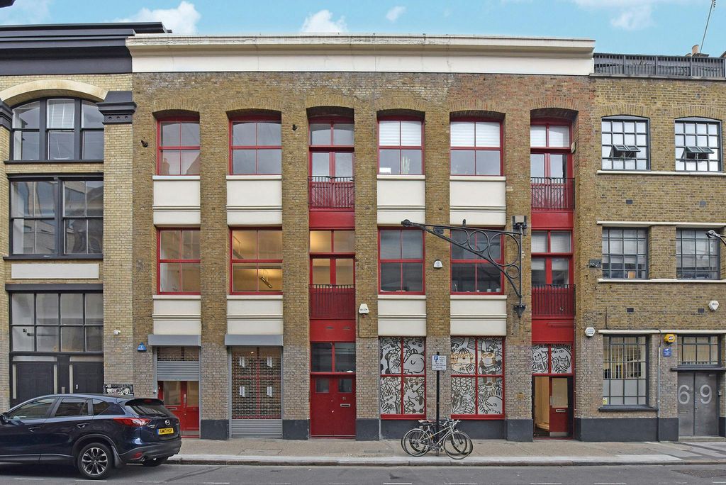 Property photo 1 of 13 Bc6567Leonardstreet001.Jpg