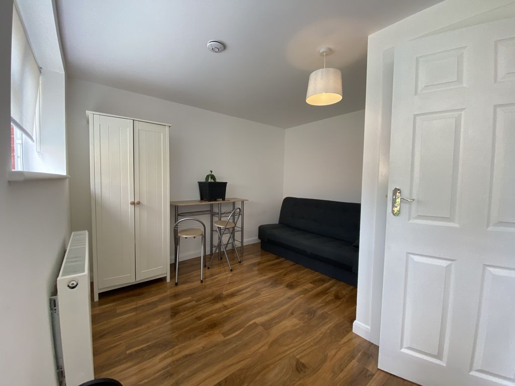 Property photo 3 of 6 Gallery