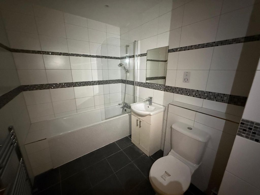 Property photo 3 of 7 Bathroom