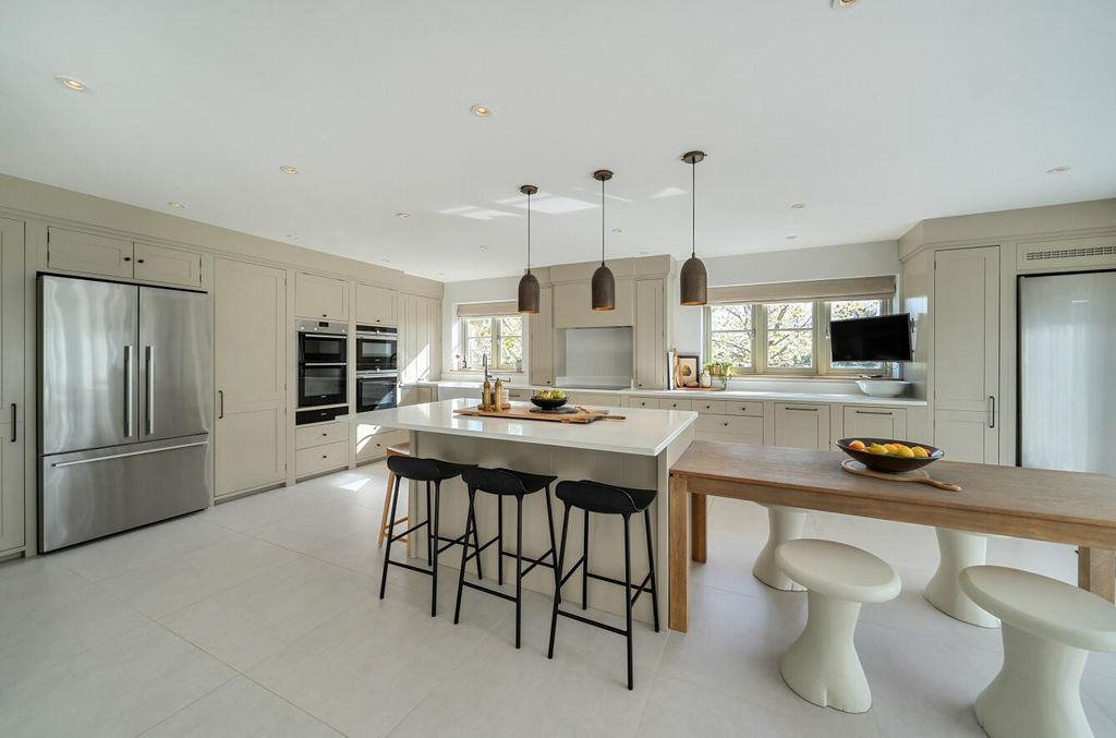 Property photo 2 of 24 Image