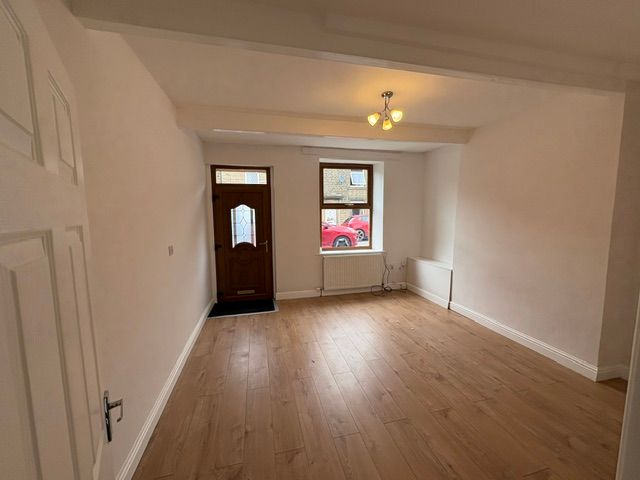 Property photo 2 of 19 Lounge