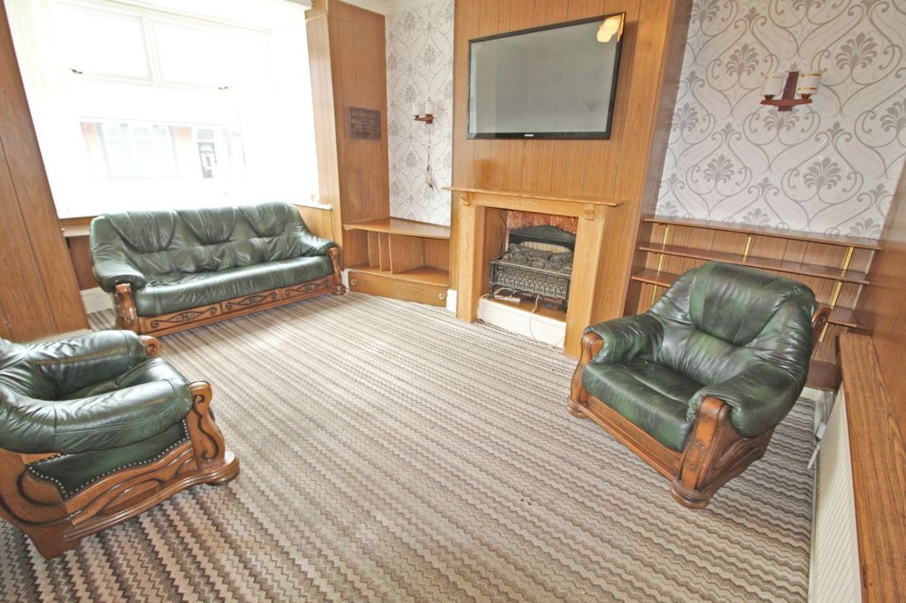 Property photo 2 of 15 Lounge