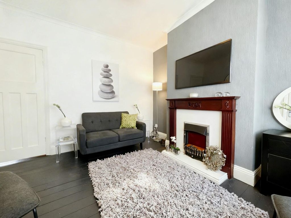 Property photo 3 of 30 Living Room