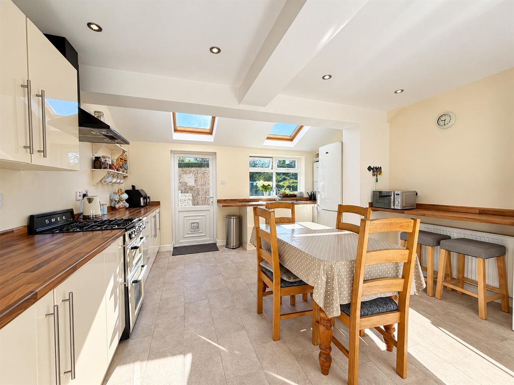 Property photo 2 of 17 1870Db5A-6713-4307-8Caa-F3A575804927.Png