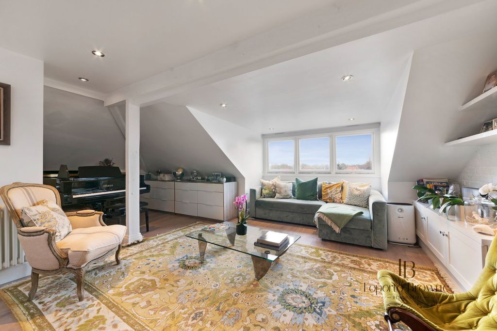 Property photo 1 of 33