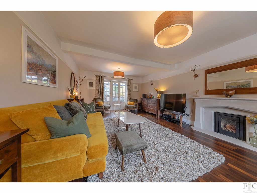 Property photo 3 of 49