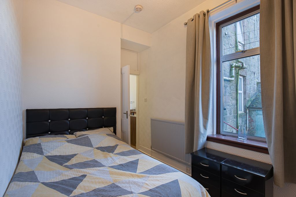 Property photo 3 of 5 Bedroom