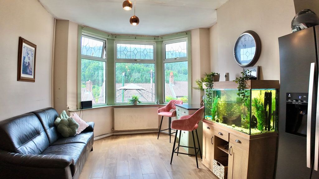 Property photo 3 of 42