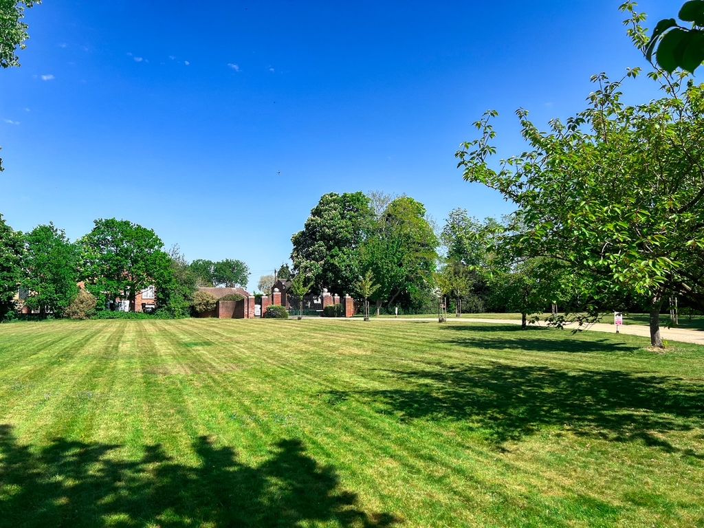 Additional image 49 of 2 bed flat for saleMolesey Park Road, East Molesey KT8