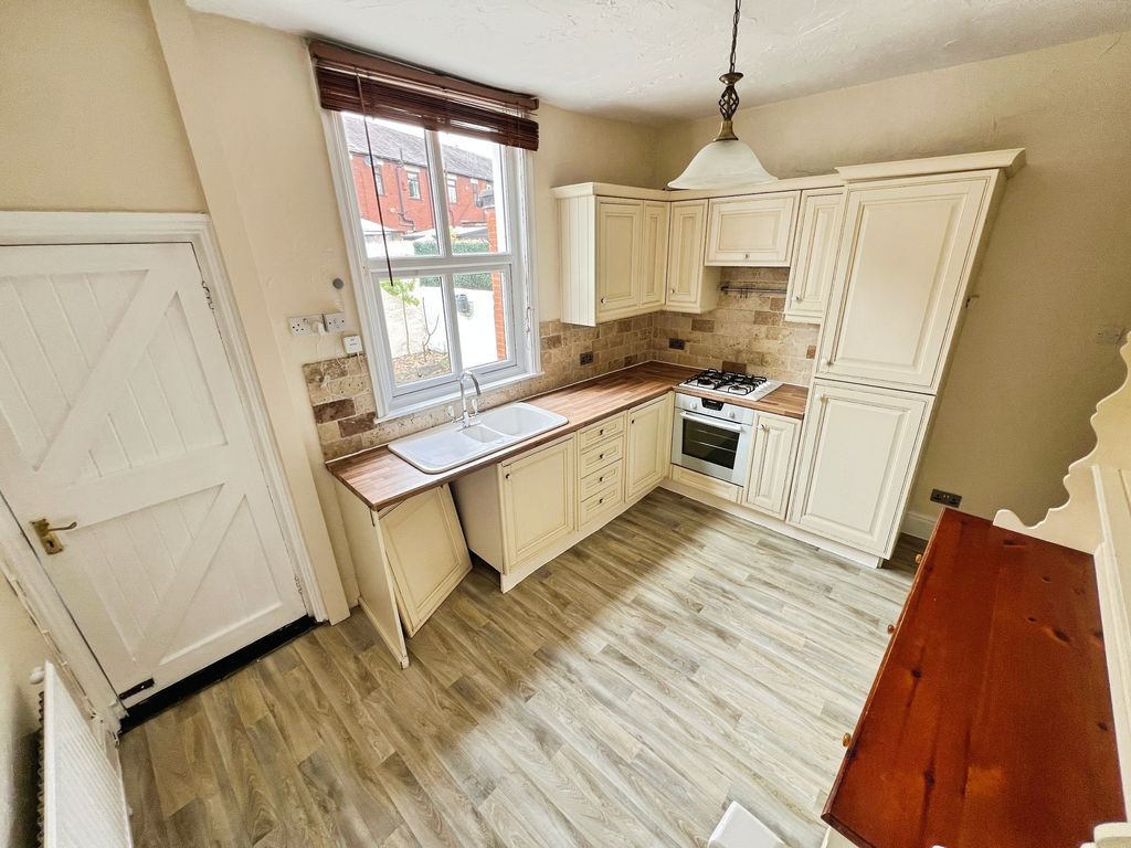 Property photo 3 of 16 Kitchen