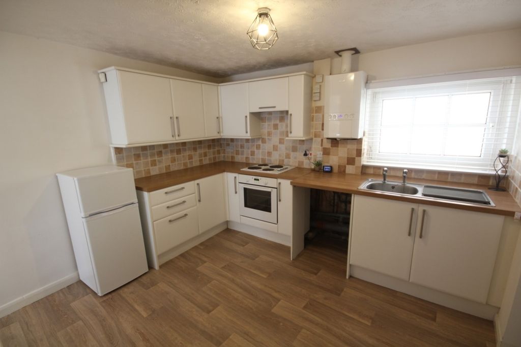 Property photo 2 of 7 Kitchen
