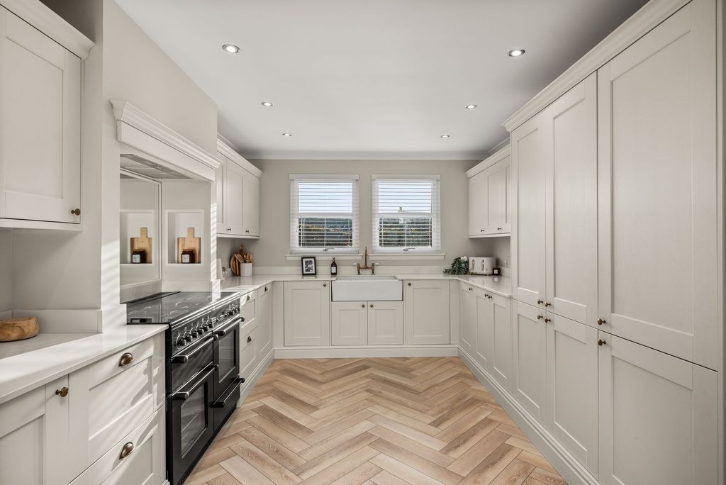 Property photo 3 of 28