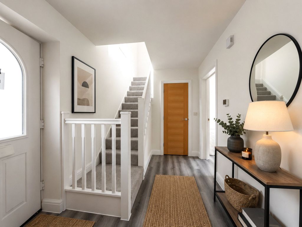 Property photo 2 of 10 Entrance Hall