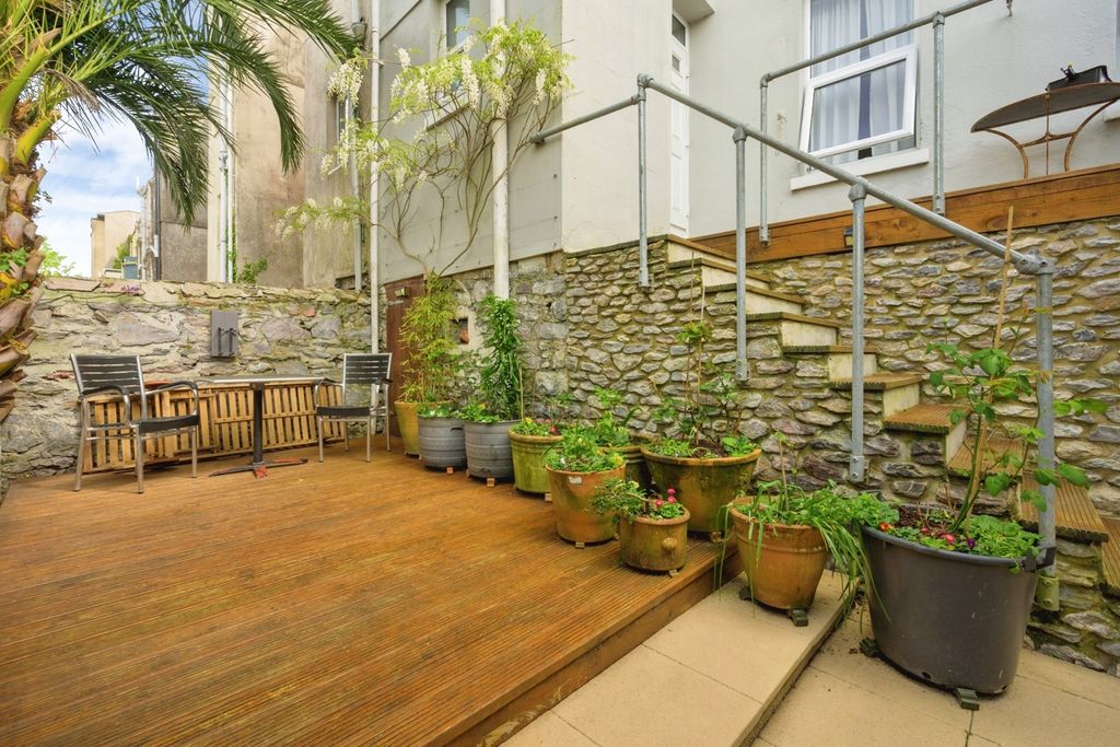 Property photo 3 of 31 Pbox-Img.Jpg