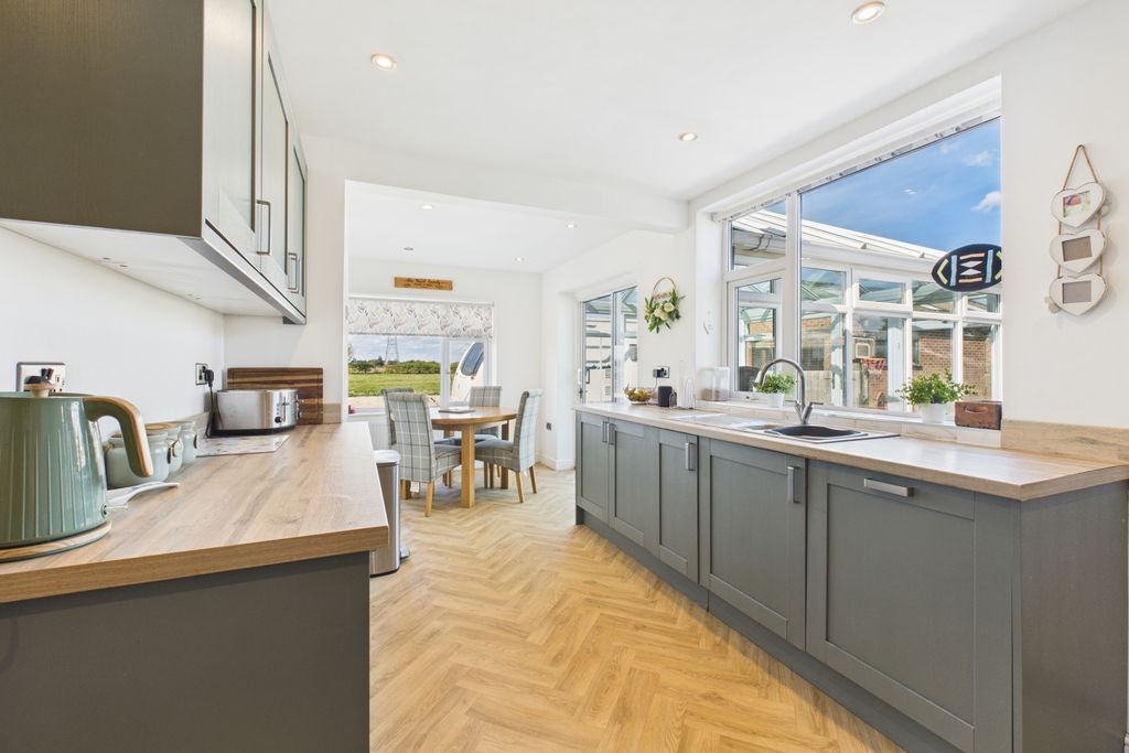 Property photo 2 of 27 Cam03162G0-Pr0328-Still005