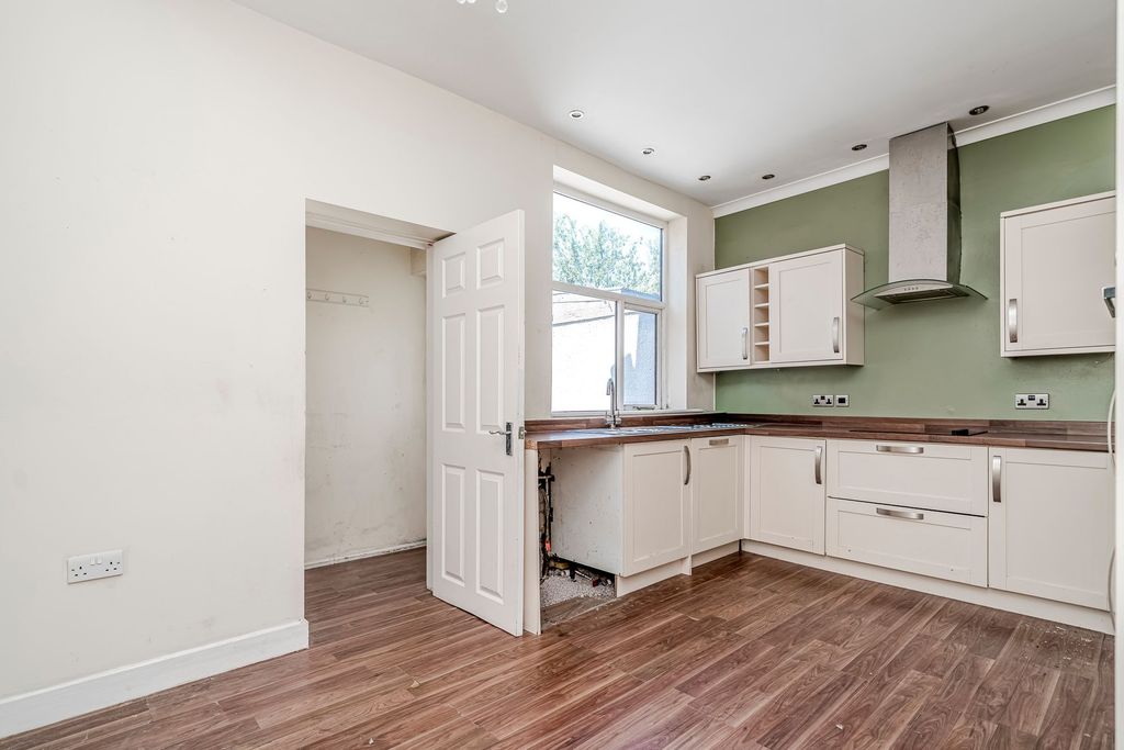 Property photo 2 of 24