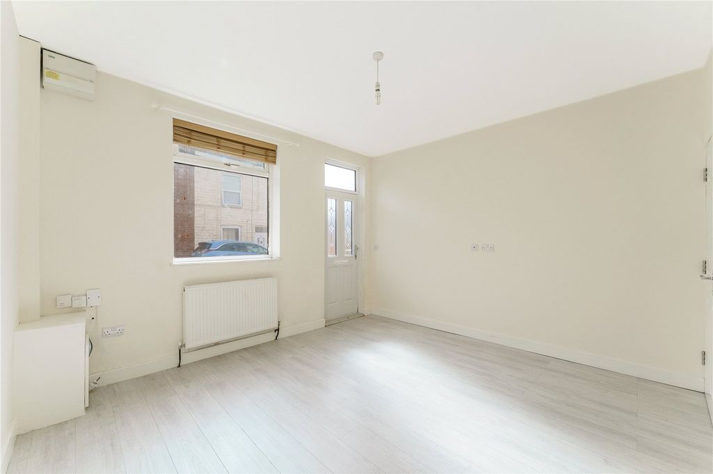 Property photo 3 of 29 Picture No. 32