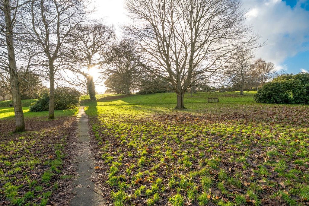 Property photo 2 of 18 The Green